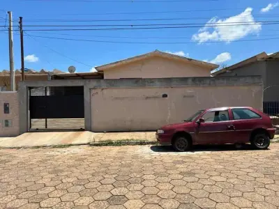 Casa com 3 quartos em Jardim Comodoro, Itararé - 144m²