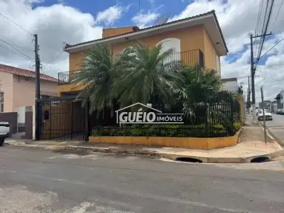 Sobrado com 3 quartos em Centro, Itararé - 158m²