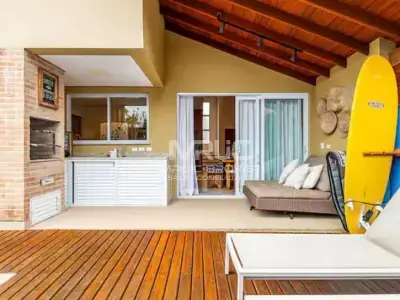 Casa de Condomínio em Bairro de Camburi