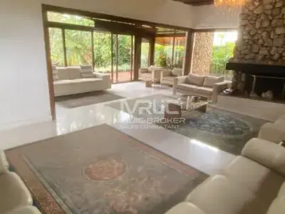 Casa em Jardim Leonor