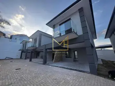 Casa com 4 quartos em Pampulha, Belo Horizonte - 130m²