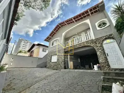 Casa com 6 quartos em Santa Branca, Belo Horizonte - 220m²