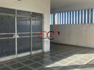 Prédio com 7 quartos em Centro