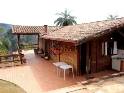 Casa com 4 quartos em São Sebastião das Águas Claras