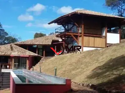 Casa de Condomínio com 4 quartos em São Sebastião das Águas Claras