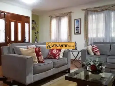 Sobrado com 3 quartos em Jardim América, Taboão da Serra - 230m²