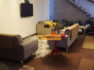 Sobrado com 0 quartos em Jardim Mirna, Taboão da Serra - 630m²