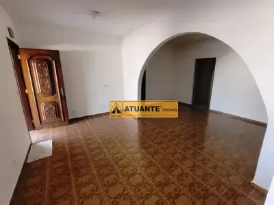Sobrado com 2 quartos em Jardim Maria Helena, Taboão da Serra - 194m²