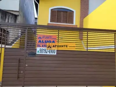 Casa com 3 quartos em Jardim Guayana, Taboão da Serra - 70m²