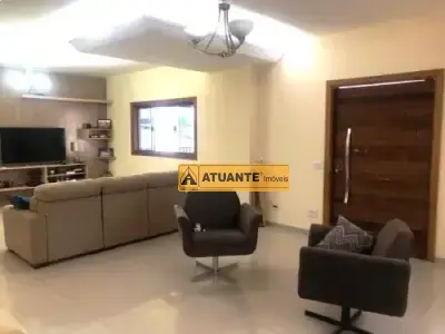Sobrado com 4 quartos em Jardim Santa Rosa, Taboão da Serra - 229m²