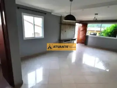 Sobrado com 3 quartos em Parque Assunção, Taboão da Serra - 184m²
