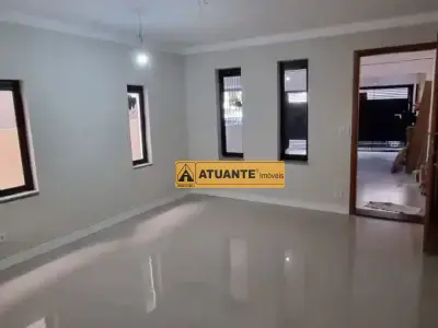 Sobrado com 3 quartos em Jardim Taboão, São Paulo - 196m²