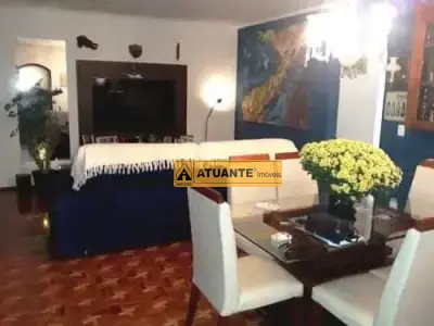 Sobrado com 3 quartos em Jardim Pazini, Taboão da Serra - 236m²