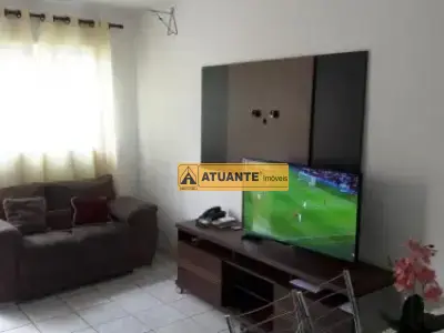 Sobrado com 2 quartos em Jardim Maria Rosa, Taboão da Serra - 100m²