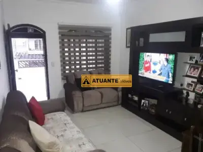 Sobrado com 2 quartos em Jardim Santa Terezinha, Taboão da Serra - 99m²
