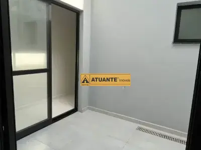 Sobrado com 3 quartos em Cidade Intercap, Taboão da Serra - 218m²