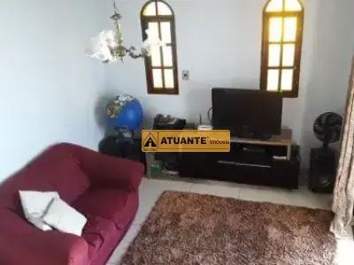 Sobrado com 3 quartos em Jardim Pedro Gonçalves, Taboão da Serra - 257m²