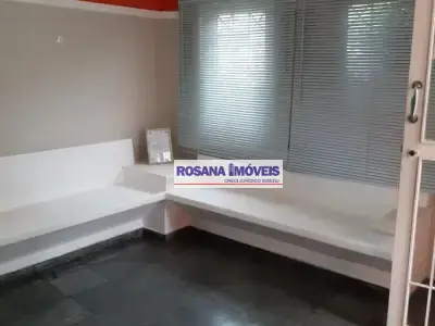 Prédio com 4 quartos em Vila Redentora