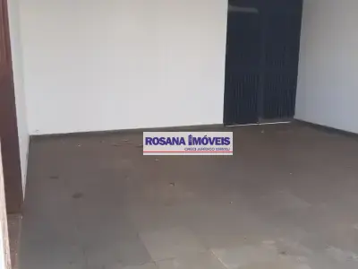 Prédio com 4 quartos em Centro