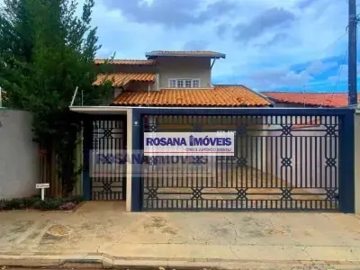 Casa com 3 quartos em Jardim Tarraf II