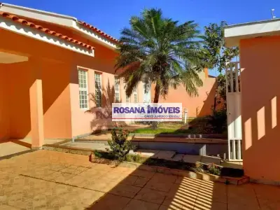 Casa com 3 quartos em Jardim Tarraf II