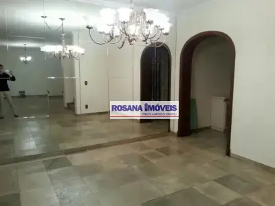 Casa com 4 quartos em Centro