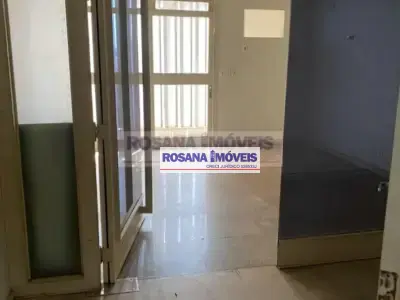 Prédio com 0 quartos em Centro