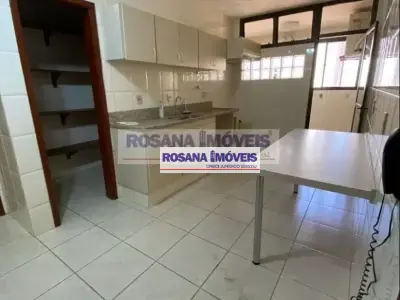 Apartamento com 3 quartos em Centro