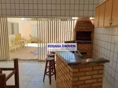 Casa com 3 quartos em Jardim Tarraf II