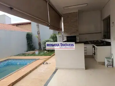 Casa com 3 quartos em Jardim Tarraf II