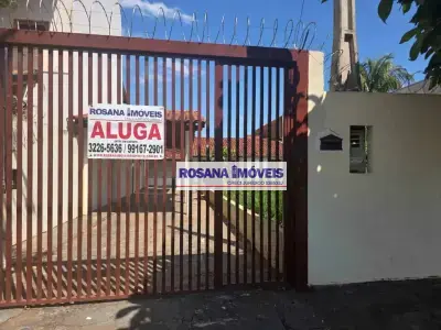 Casa com 2 quartos em Jardim Caparroz