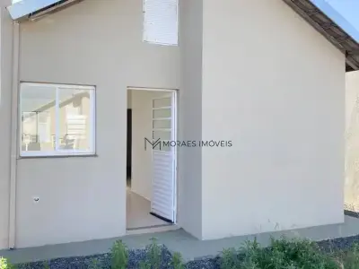 Casa com 2 quartos em Jardim Universo