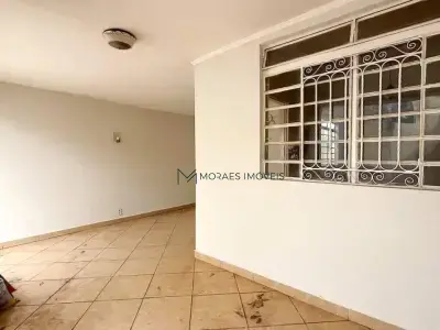 Casa com 3 quartos em Bairro das Bandeiras