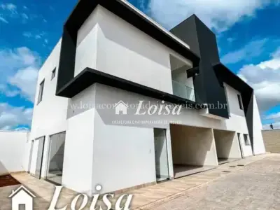 Sobrado com 3 quartos em Novo Mundo