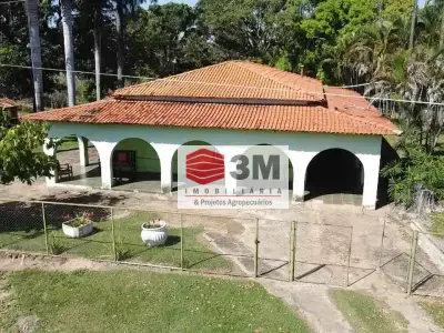Fazenda com 3 quartos em ÁREA RURAL, São Gonçalo do Abaeté - 160m²