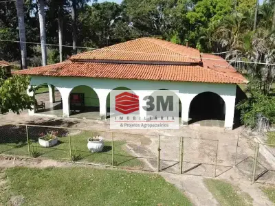 Fazenda com 3 quartos em ÁREA RURAL, São Gonçalo do Abaeté - 160m²