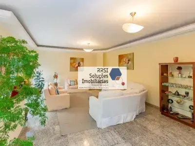 Sobrado com 5 quartos em Super Quadra Morumbi