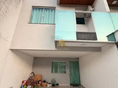 Casa Geminada em Vila Celeste