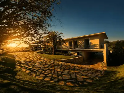 Casa de Condomínio com 6 quartos em Terras de São José II