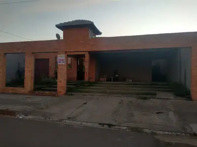 Casa com 0 quartos em Parque das Mangabeiras, Araxá - 220m²