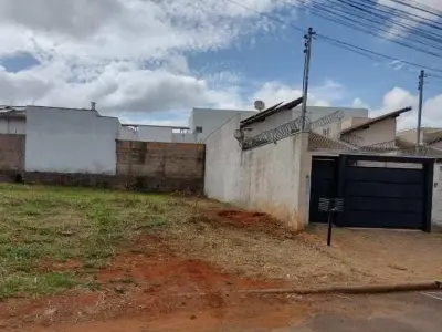 Casa com 3 quartos em Jardim Residencial Bela Vista, Araxá - 110m²