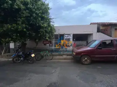 Casa com 0 quartos em Centro