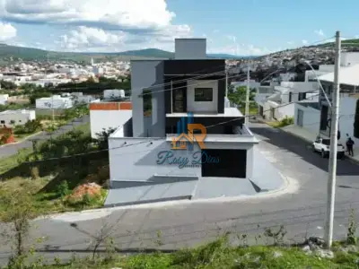 Sobrado com 2 quartos em Parque Raquel