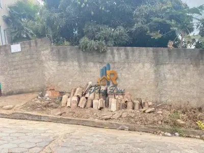 Lote / Terreno com 0 quartos em Centro