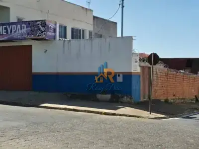 Prédio com 0 quartos em Centro