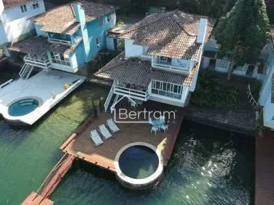 Casa com 7 quartos em Centro, Angra dos Reis - 300m²