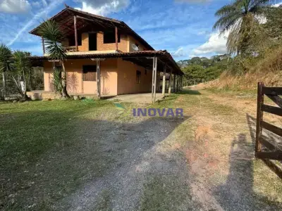Casa com 3 quartos em Zona Rural