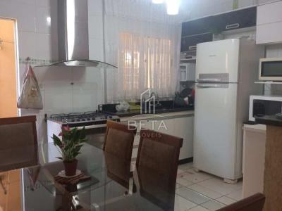 Casa com 4 quartos em Jardim Holanda