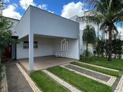 Casa de Condomínio com 3 quartos em Jardim Holanda
