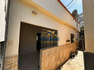 Casa com 2 quartos em Centro